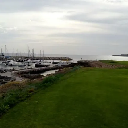 Amazing Surrounded By Two Golf Clubs And A Marina Daire