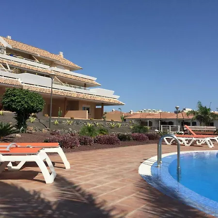 Amazing Surrounded By Two Golf Clubs And A Marina Daire *